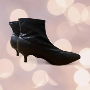 Black Pointed Toe Ankle Boots Kitten Heel Sock Style Size 8